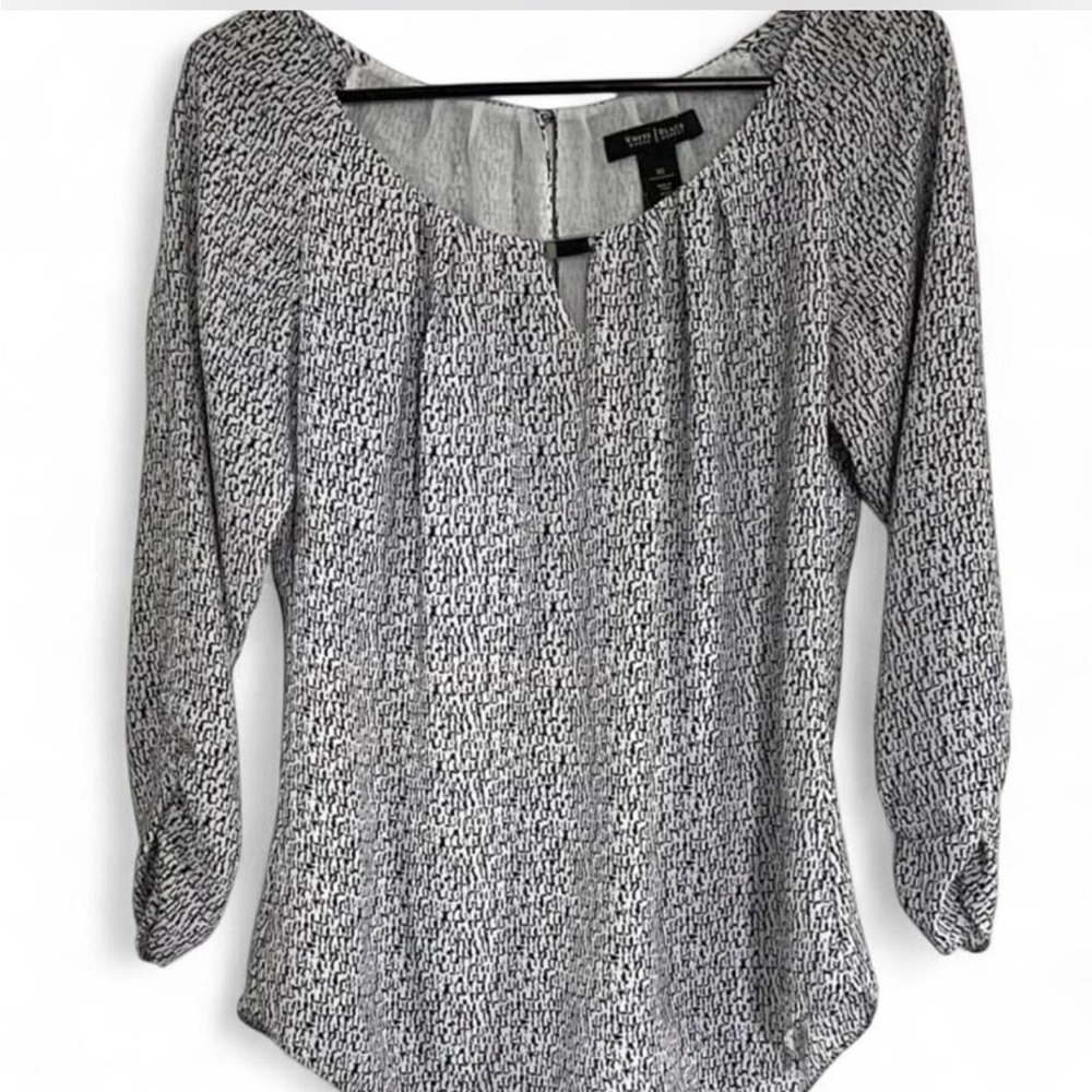 White House Black Market Black & White Long Sleeve Scoop Neck Printed Top